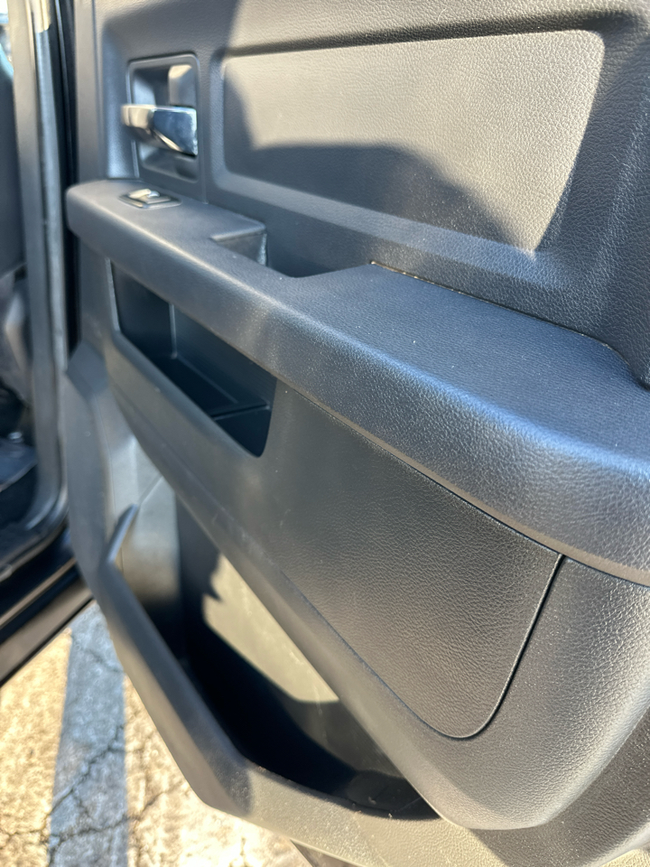 RAM 1500 4WD Crew Cab 140.5" Sport 2011