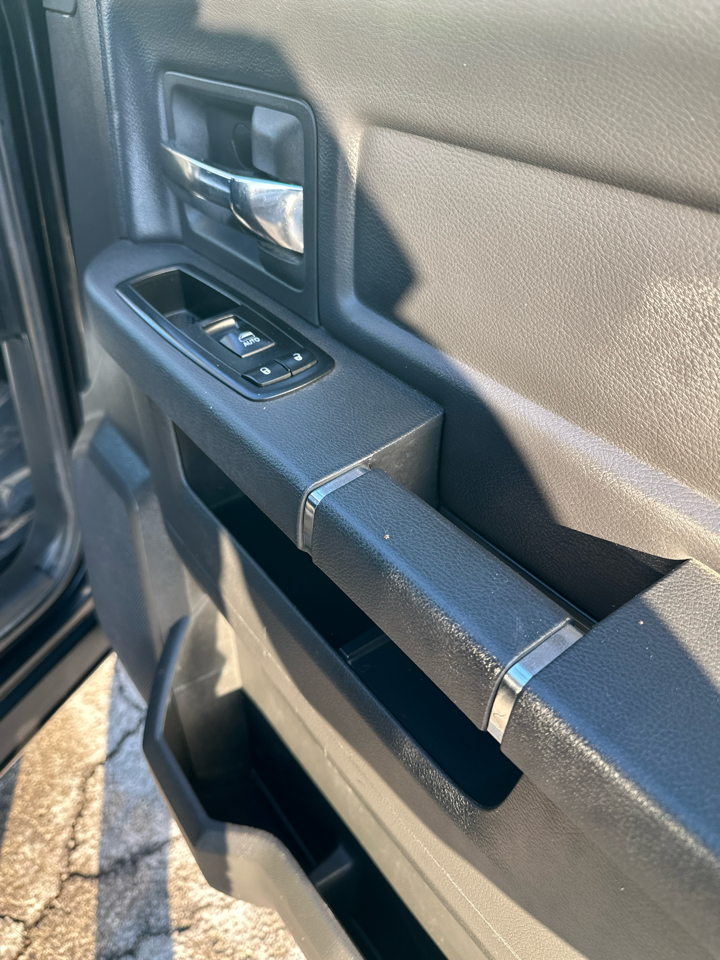 RAM 1500 4WD Crew Cab 140.5" Sport 2011