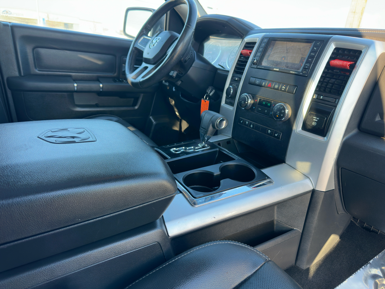 RAM 1500 4WD Crew Cab 140.5" Sport 2011