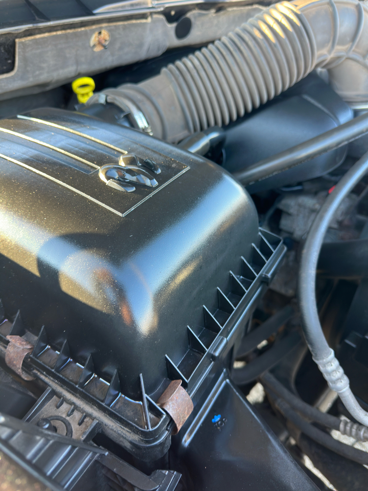 RAM 1500 4WD Crew Cab 140.5" Sport 2011