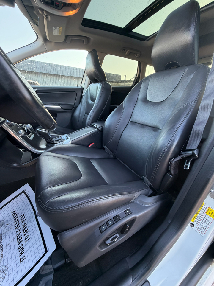 Volvo XC60 2015.5 FWD 4dr T5 Drive-E Premier 2015