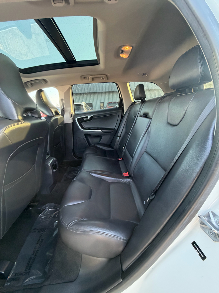 Volvo XC60 2015.5 FWD 4dr T5 Drive-E Premier 2015