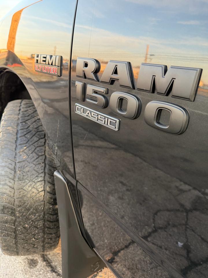 RAM 1500 Classic SLT 4x4 Crew Cab 5'7" Box 2019