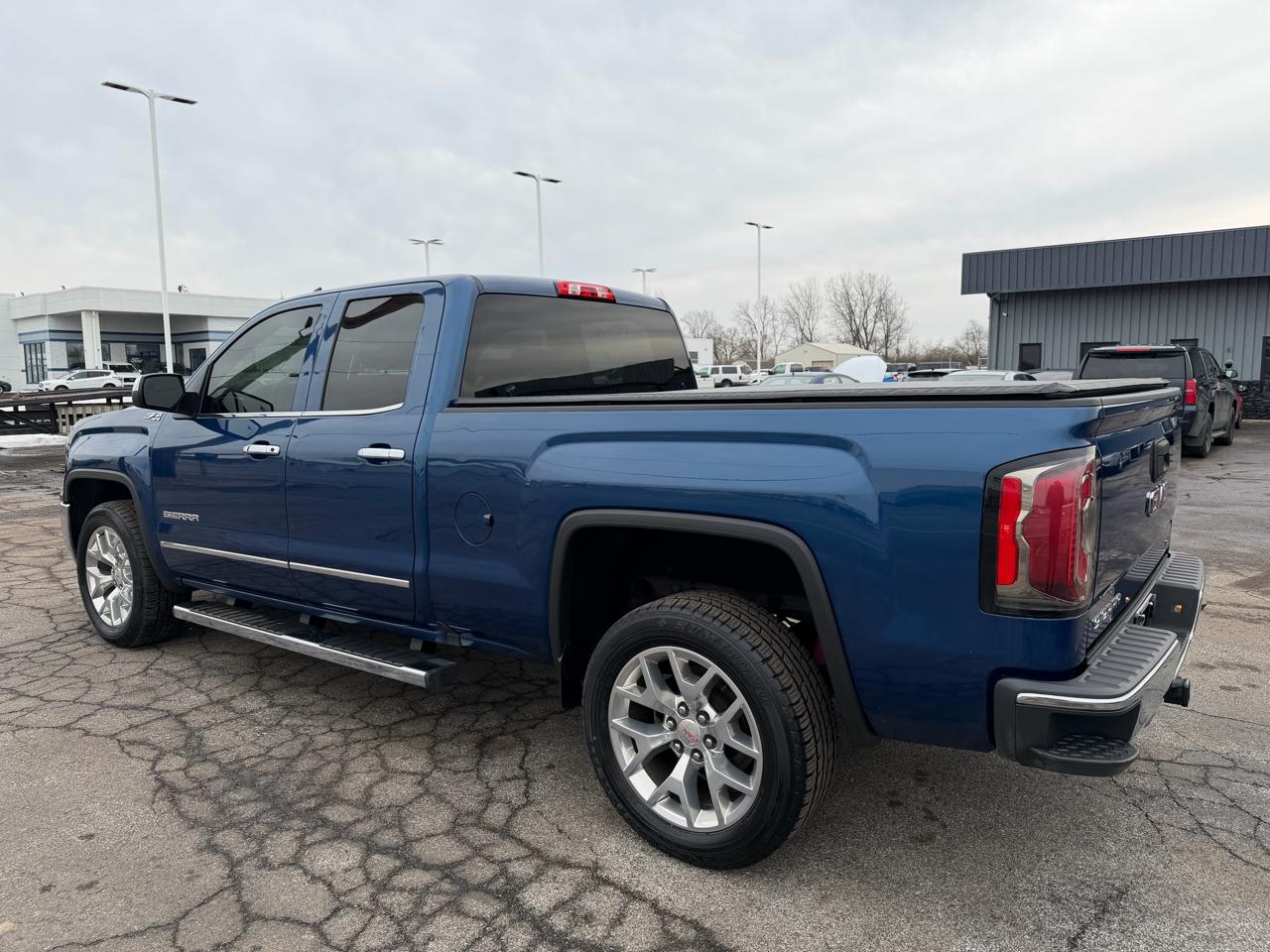 GMC Sierra 1500 4WD Double Cab 143.5" SLT 2017