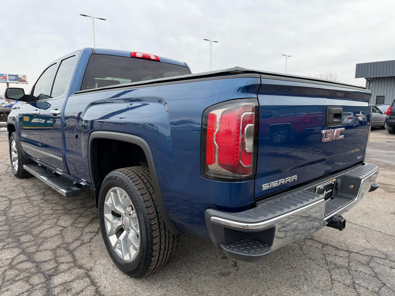 GMC Sierra 1500 4WD Double Cab 143.5" SLT 2017