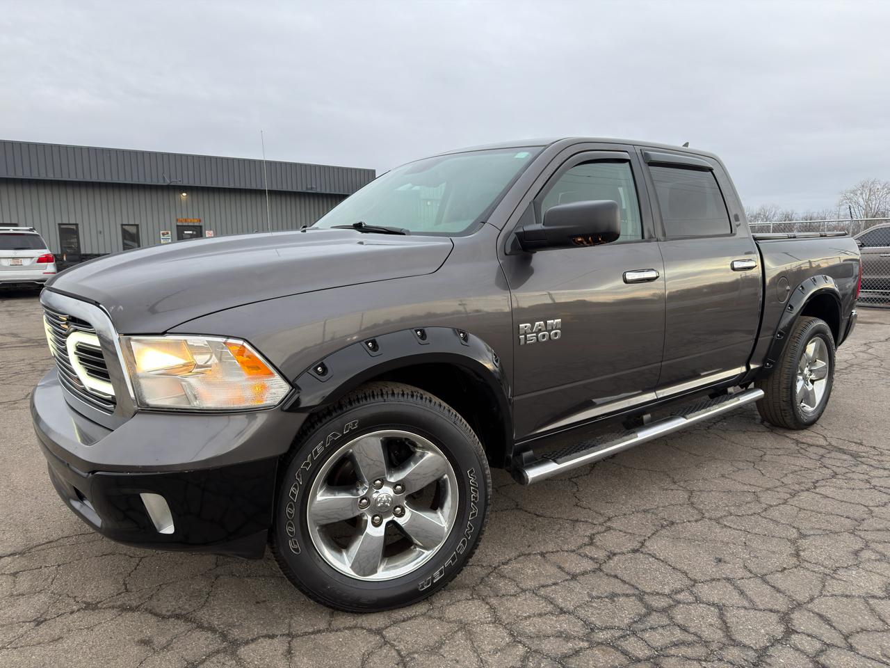 RAM 1500 4WD Crew Cab 140.5" Big Horn 2015