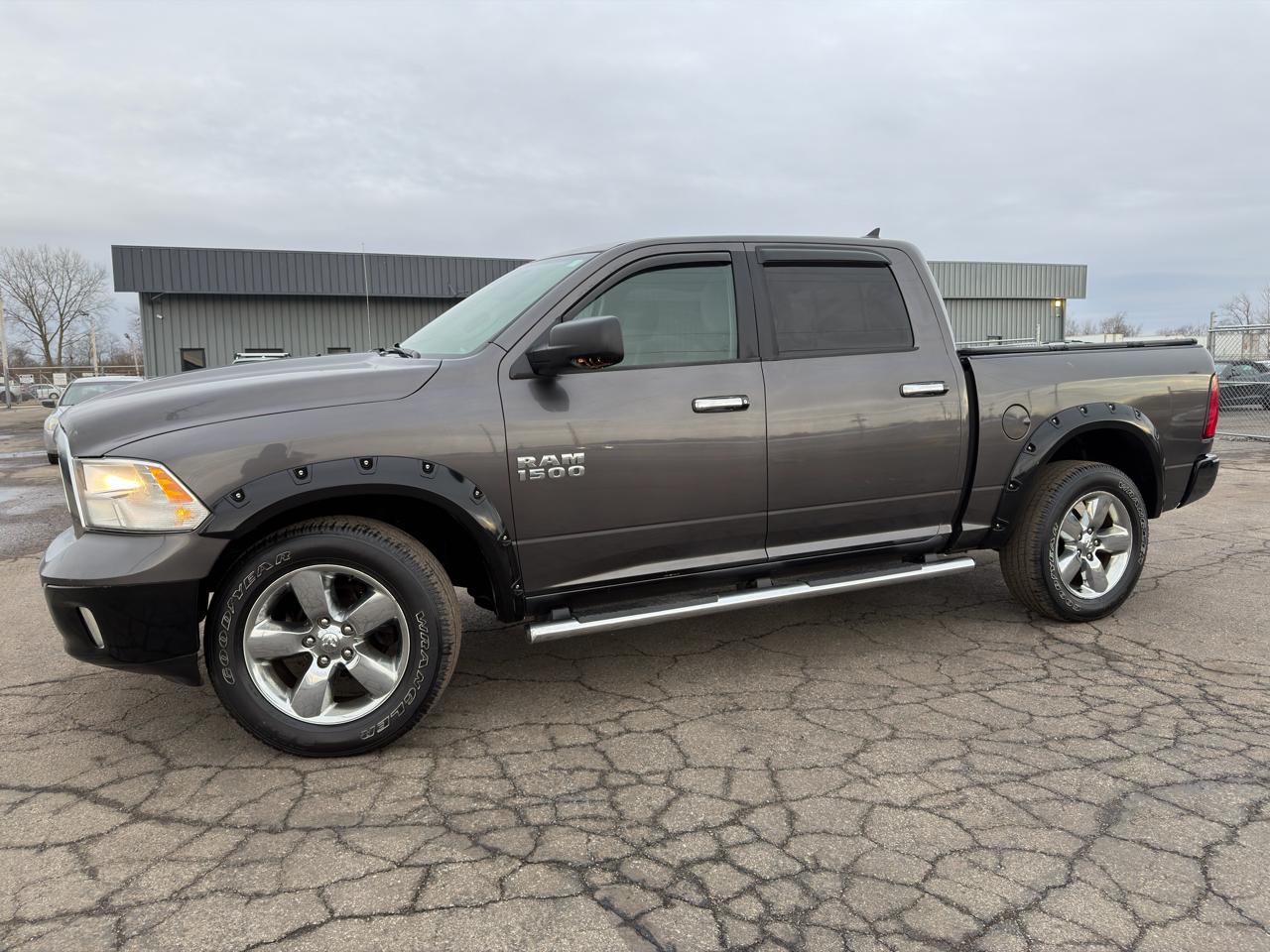 RAM 1500 4WD Crew Cab 140.5" Big Horn 2015