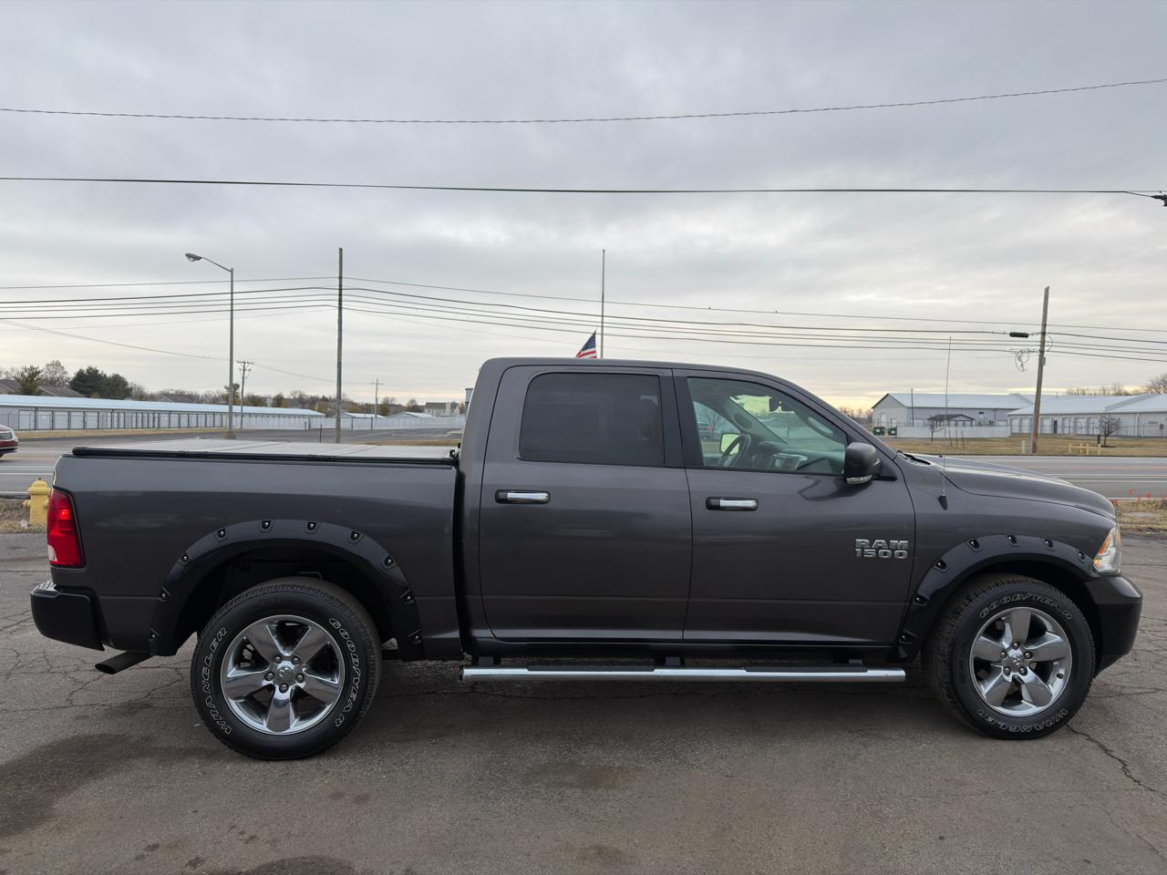 RAM 1500 4WD Crew Cab 140.5" Big Horn 2015