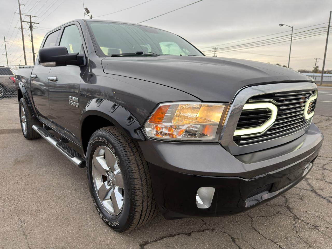 RAM 1500 4WD Crew Cab 140.5" Big Horn 2015