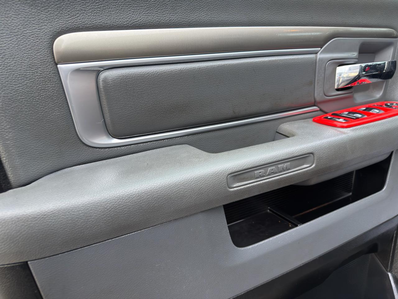 RAM 1500 4WD Crew Cab 140.5" Big Horn 2015