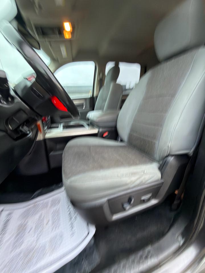 RAM 1500 4WD Crew Cab 140.5" Big Horn 2015