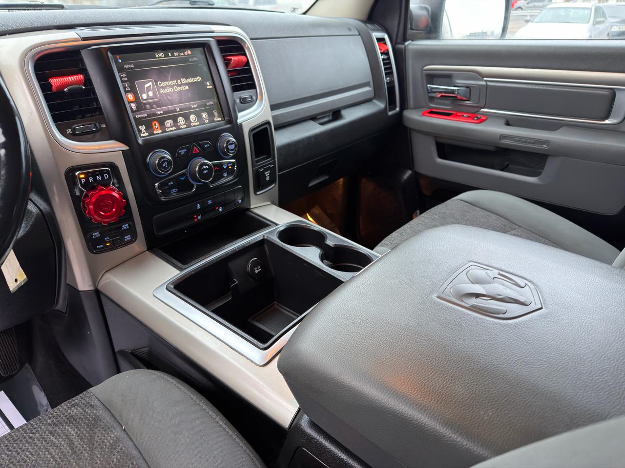 RAM 1500 4WD Crew Cab 140.5" Big Horn 2015