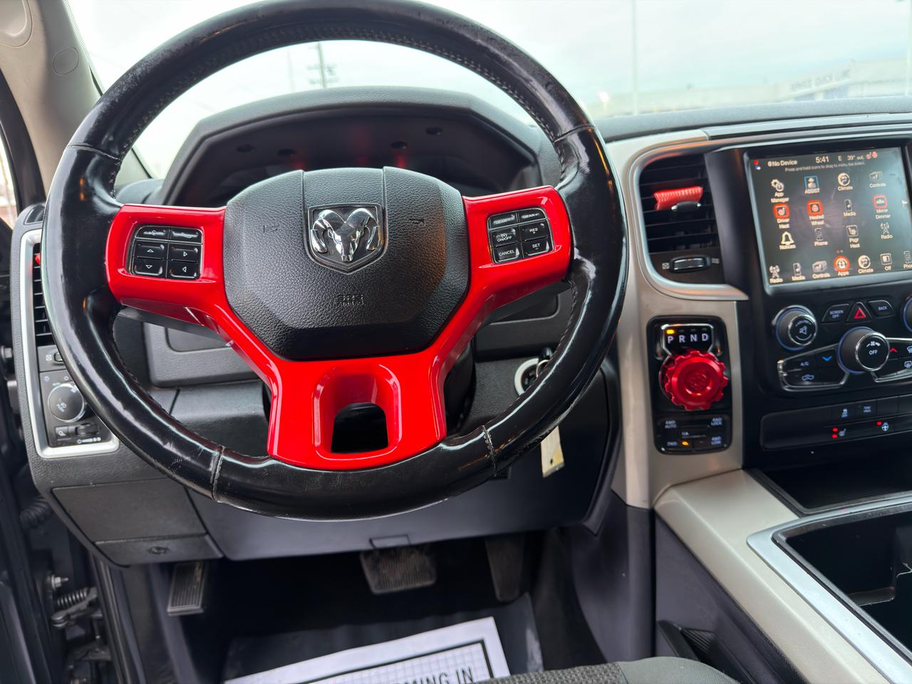 RAM 1500 4WD Crew Cab 140.5" Big Horn 2015