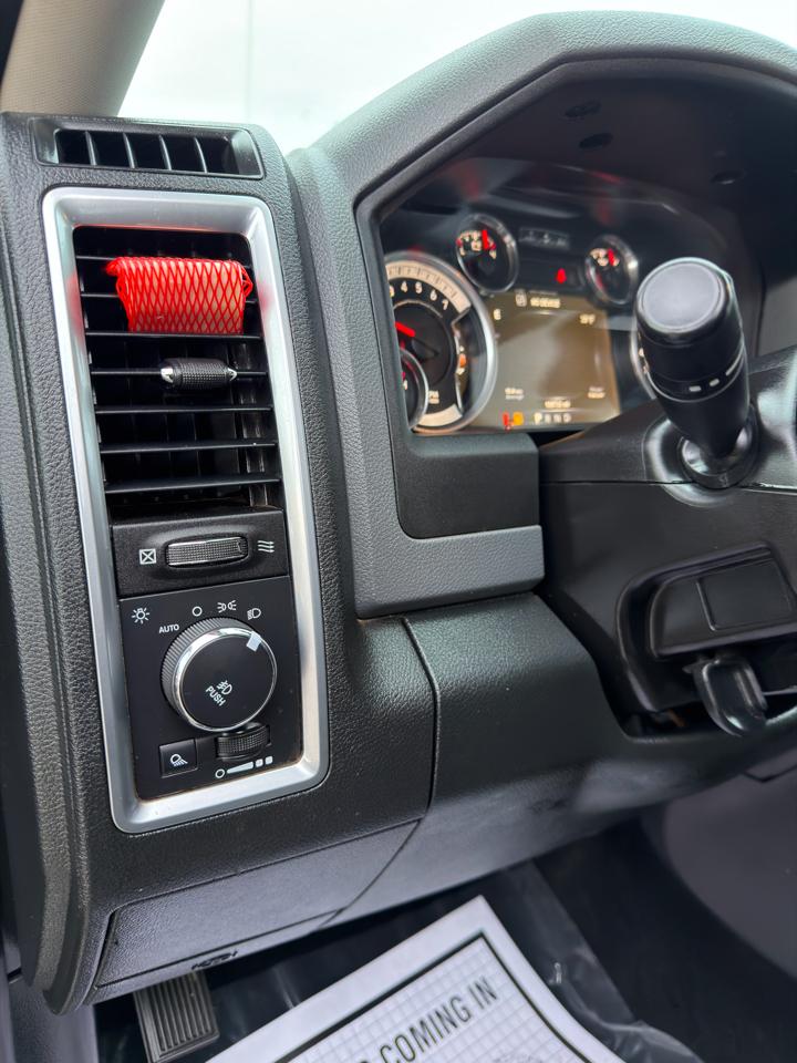 RAM 1500 4WD Crew Cab 140.5" Big Horn 2015