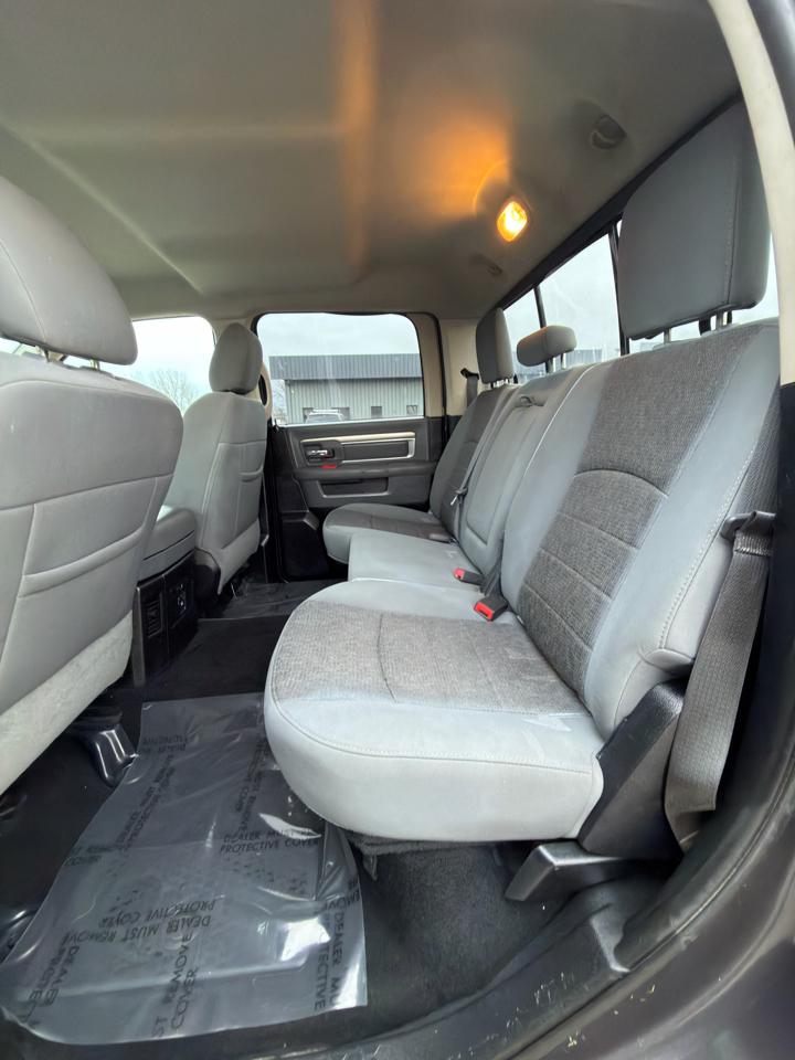 RAM 1500 4WD Crew Cab 140.5" Big Horn 2015
