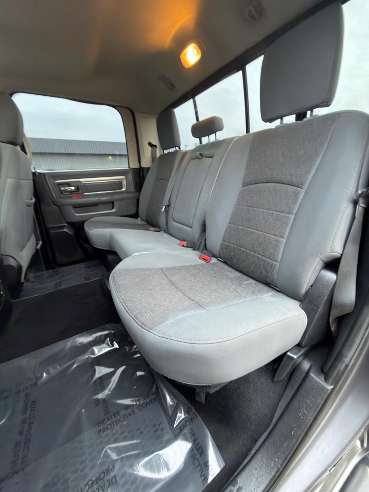 RAM 1500 4WD Crew Cab 140.5" Big Horn 2015