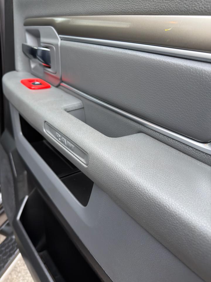 RAM 1500 4WD Crew Cab 140.5" Big Horn 2015