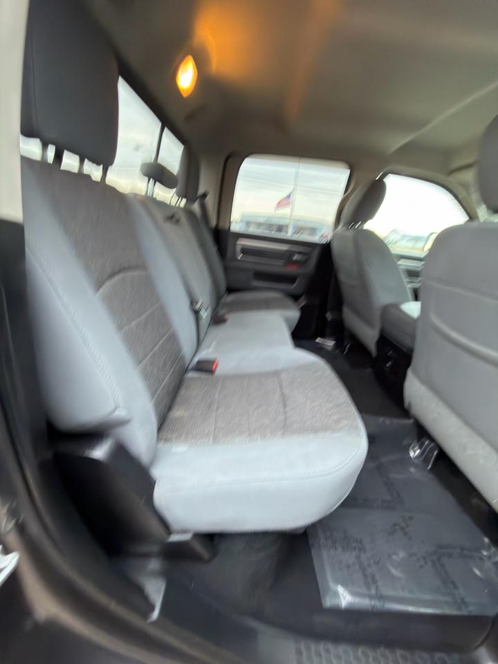 RAM 1500 4WD Crew Cab 140.5" Big Horn 2015