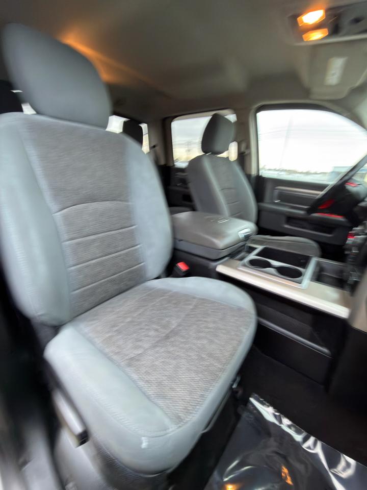 RAM 1500 4WD Crew Cab 140.5" Big Horn 2015