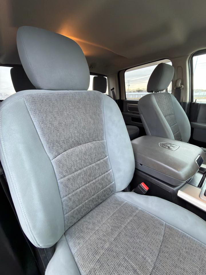 RAM 1500 4WD Crew Cab 140.5" Big Horn 2015