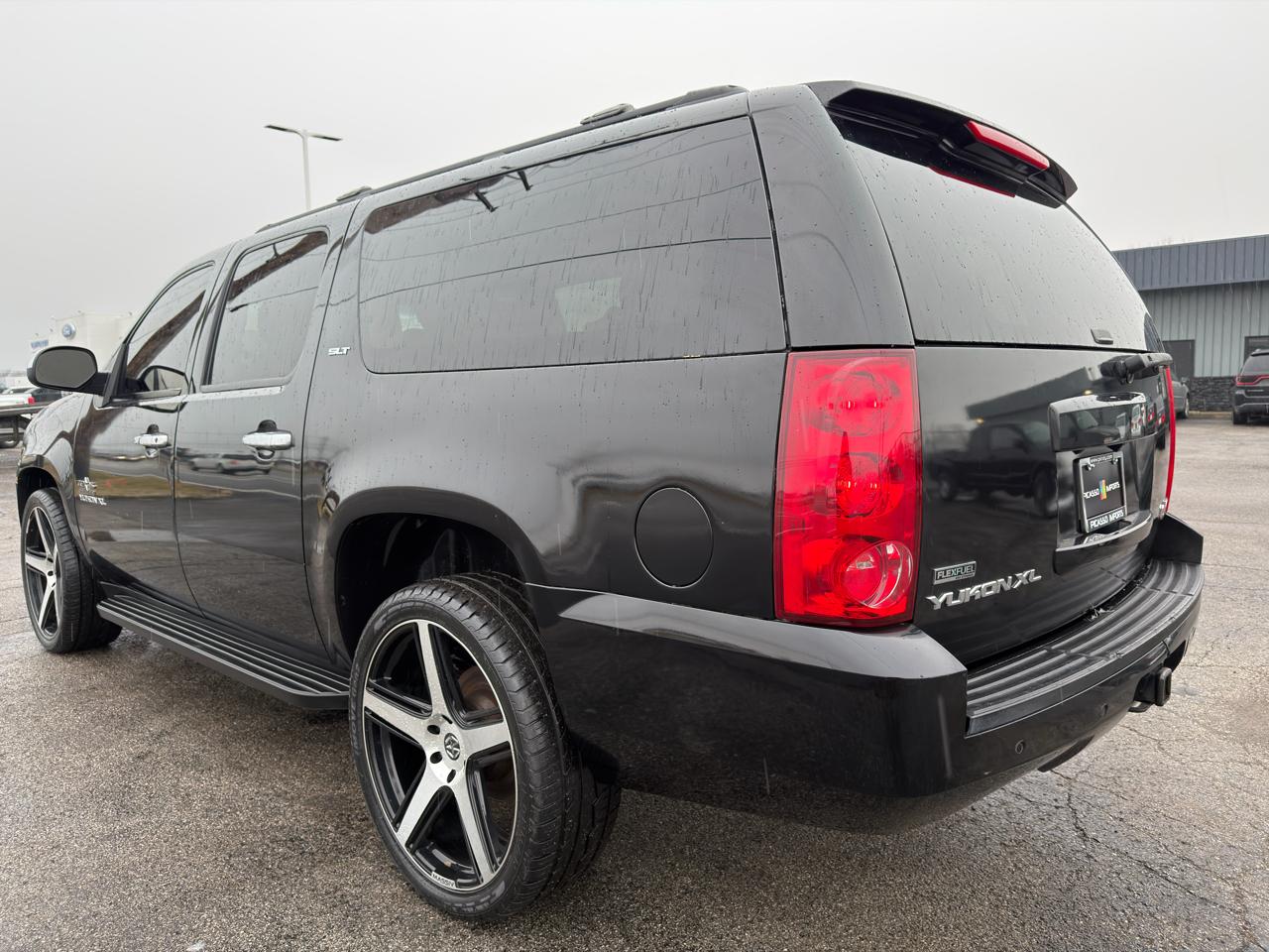 GMC Yukon XL 4WD 4dr 1500 SLT 2011
