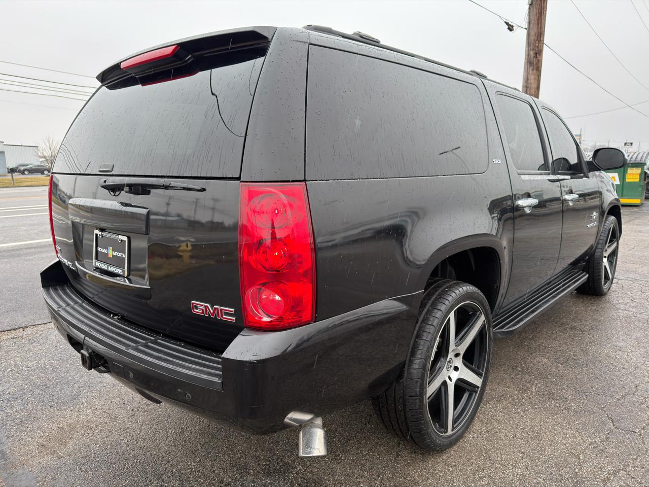 GMC Yukon XL 4WD 4dr 1500 SLT 2011