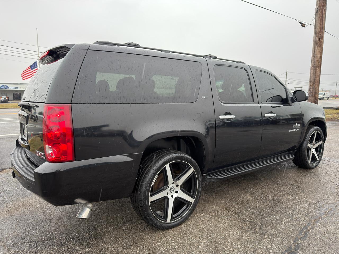GMC Yukon XL 4WD 4dr 1500 SLT 2011