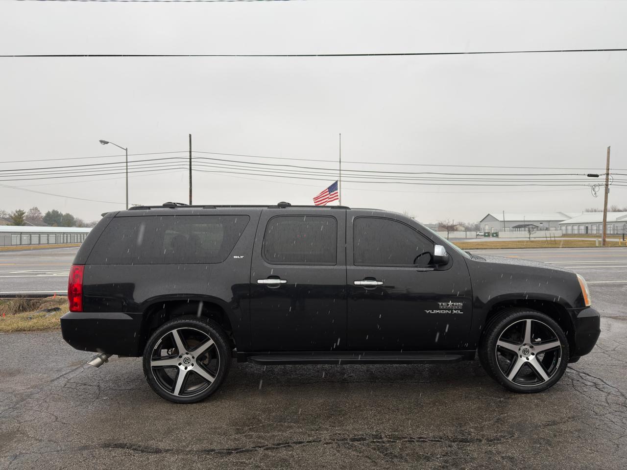 GMC Yukon XL 4WD 4dr 1500 SLT 2011