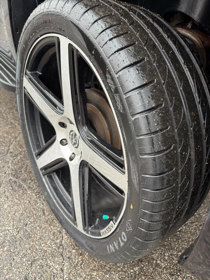 GMC Yukon XL 4WD 4dr 1500 SLT 2011