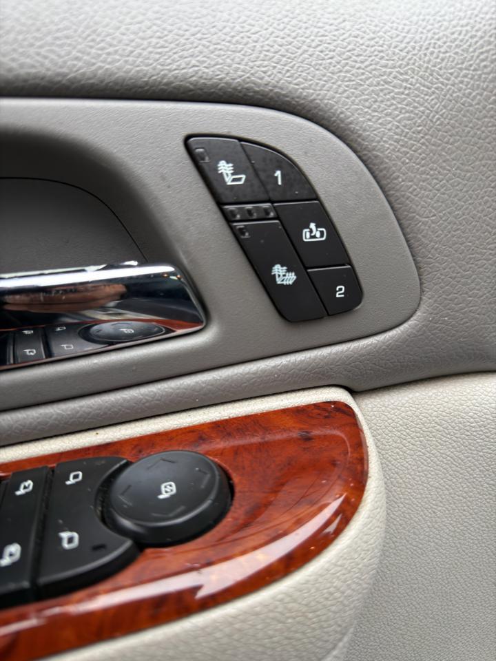 GMC Yukon XL 4WD 4dr 1500 SLT 2011