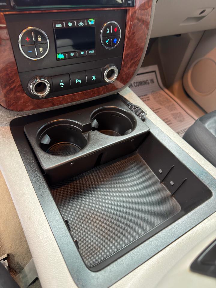 GMC Yukon XL 4WD 4dr 1500 SLT 2011