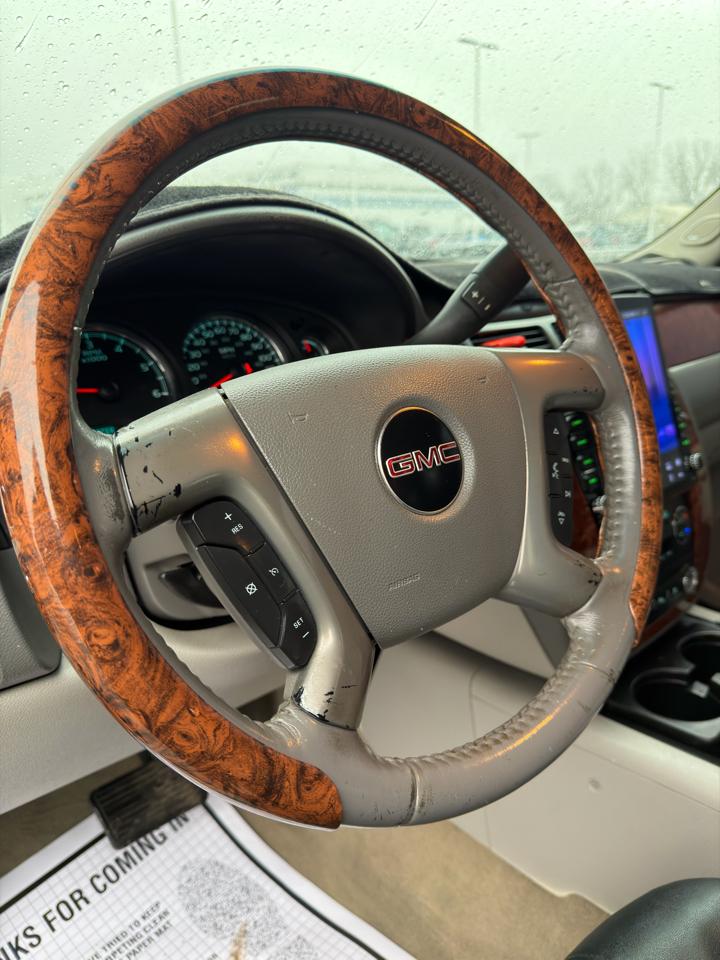 GMC Yukon XL 4WD 4dr 1500 SLT 2011