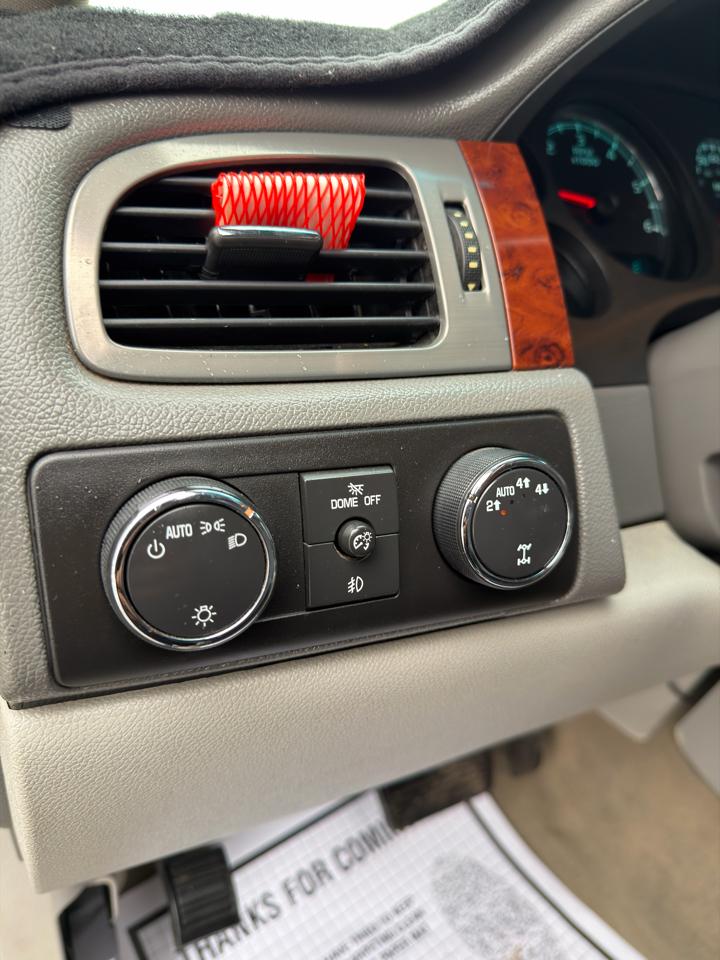 GMC Yukon XL 4WD 4dr 1500 SLT 2011