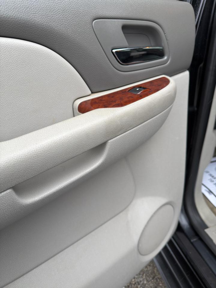 GMC Yukon XL 4WD 4dr 1500 SLT 2011