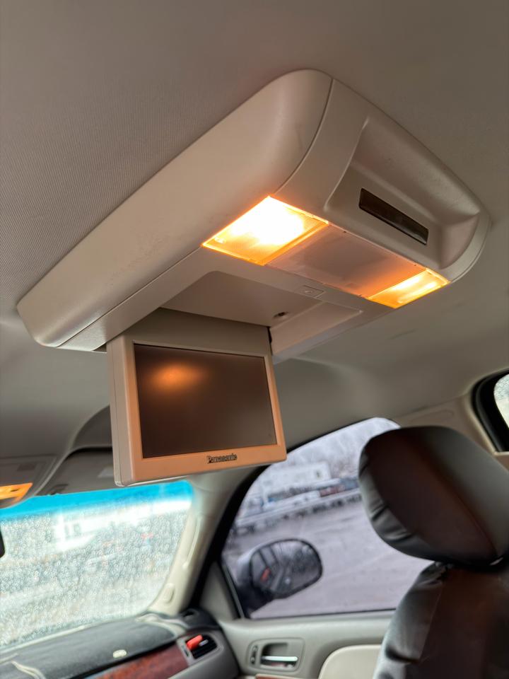 GMC Yukon XL 4WD 4dr 1500 SLT 2011