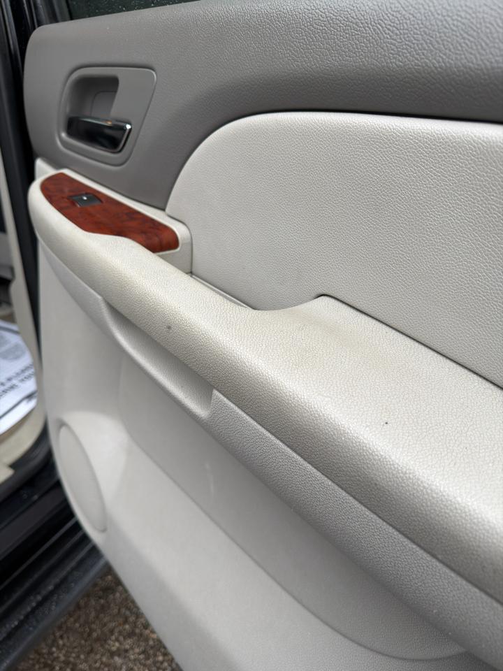 GMC Yukon XL 4WD 4dr 1500 SLT 2011