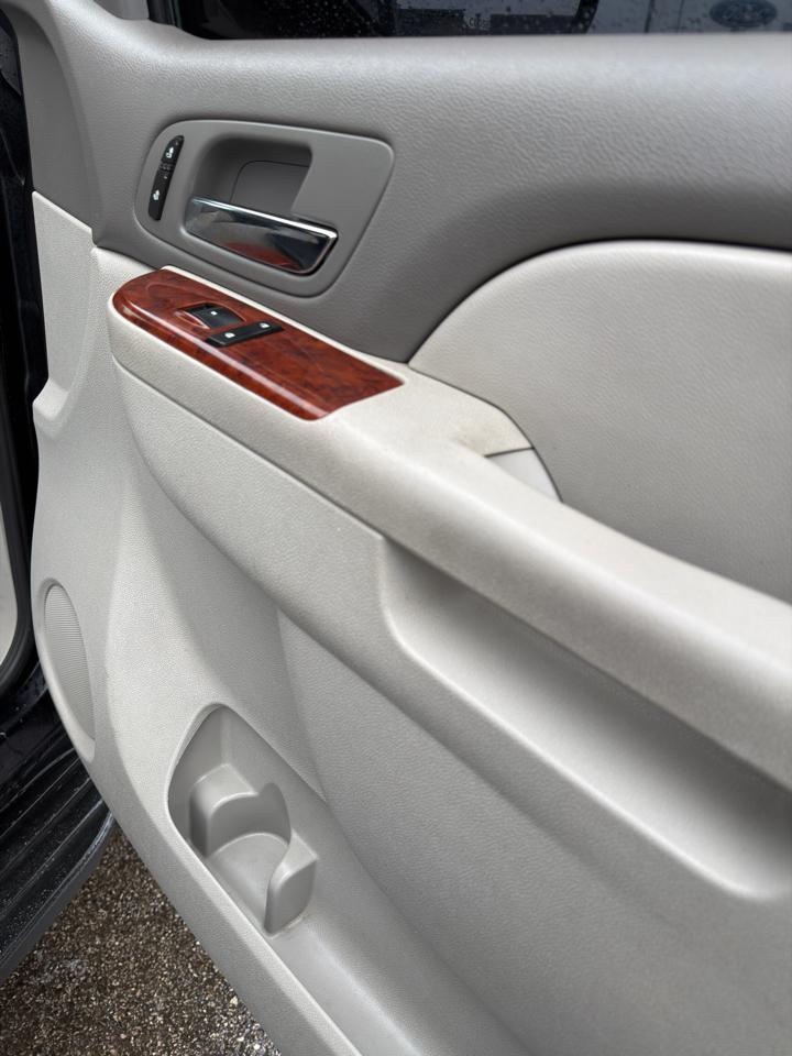 GMC Yukon XL 4WD 4dr 1500 SLT 2011