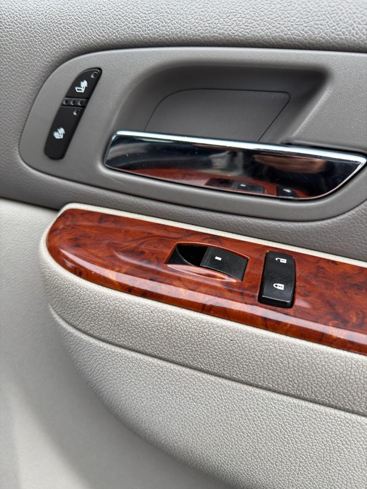 GMC Yukon XL 4WD 4dr 1500 SLT 2011