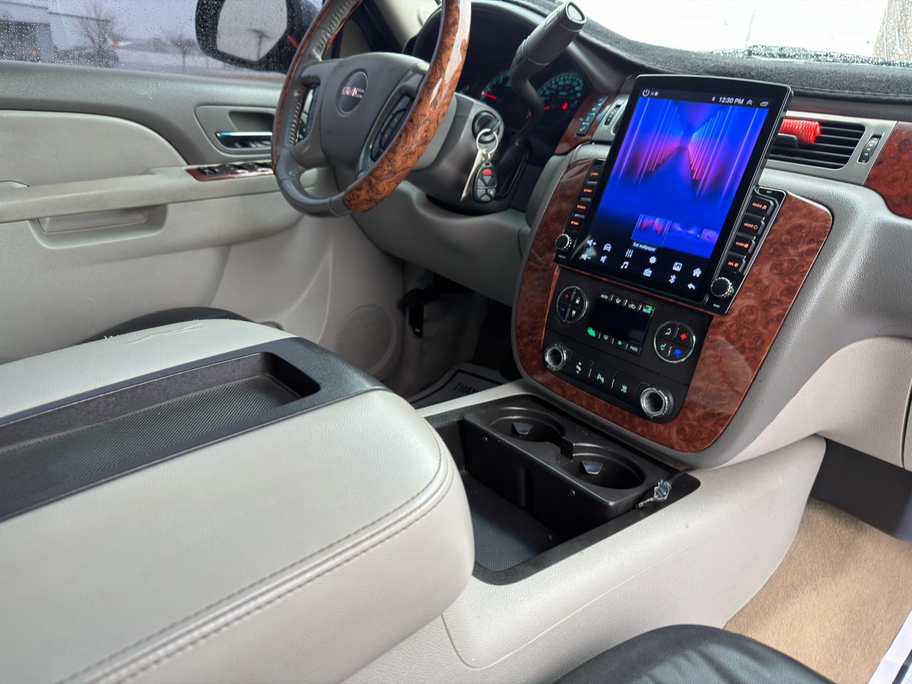 GMC Yukon XL 4WD 4dr 1500 SLT 2011