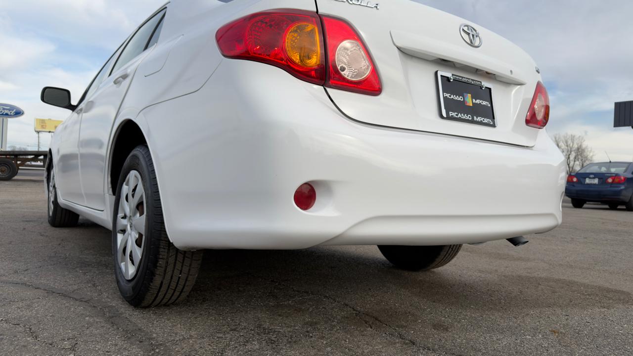 Toyota Corolla 4dr Sdn Man (Natl) 2010