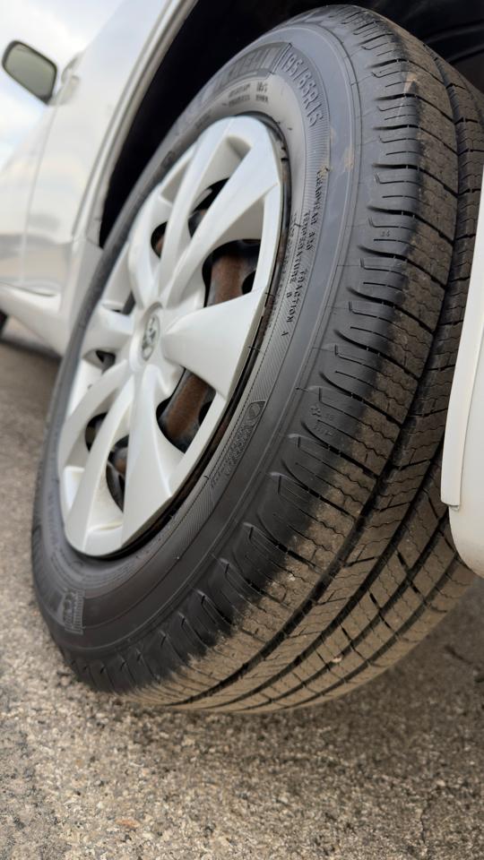 Toyota Corolla 4dr Sdn Man (Natl) 2010