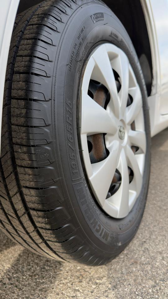 Toyota Corolla 4dr Sdn Man (Natl) 2010