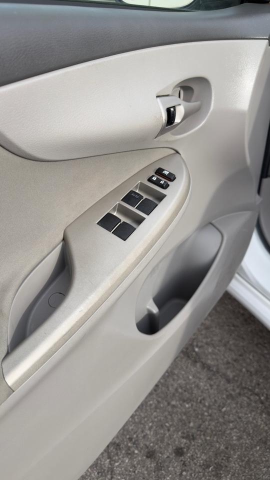 Toyota Corolla 4dr Sdn Man (Natl) 2010