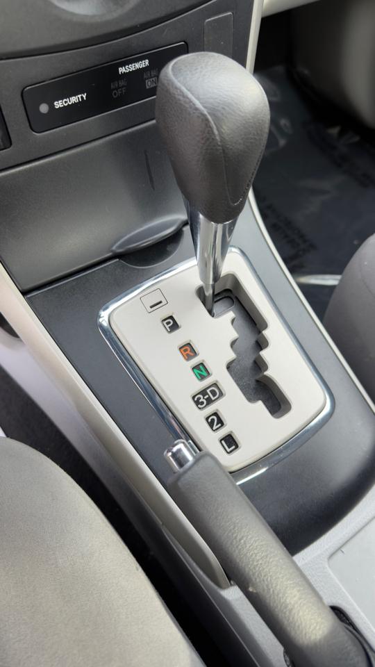 Toyota Corolla 4dr Sdn Man (Natl) 2010