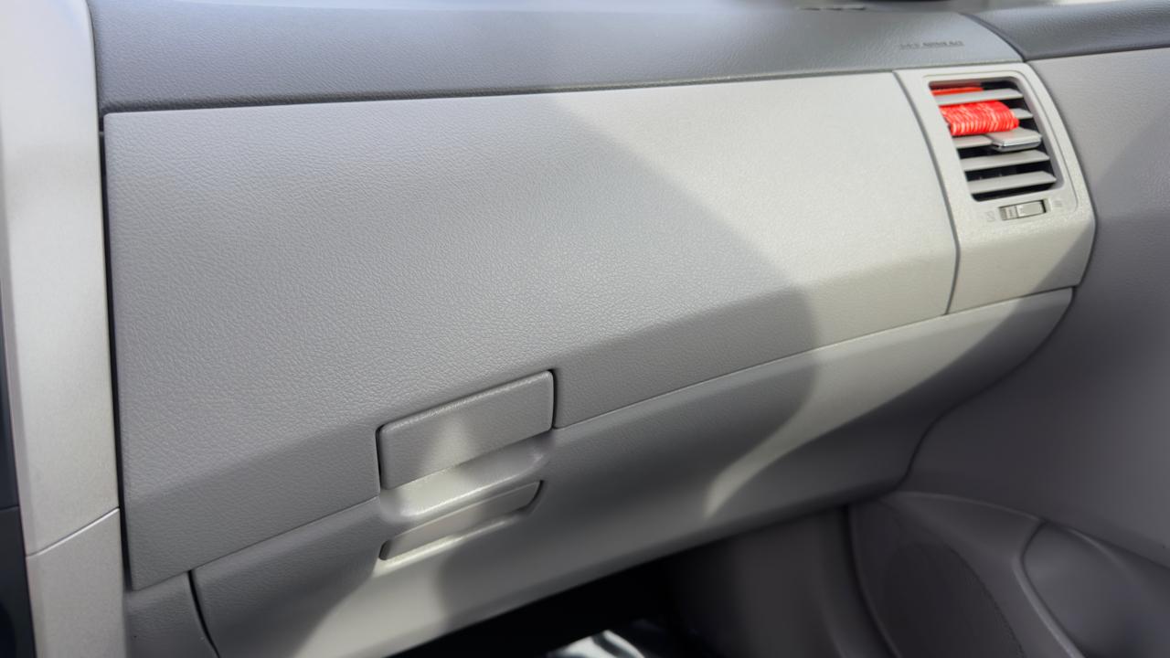 Toyota Corolla 4dr Sdn Man (Natl) 2010