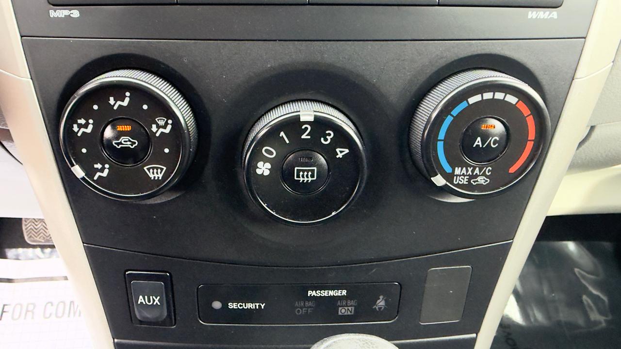 Toyota Corolla 4dr Sdn Man (Natl) 2010