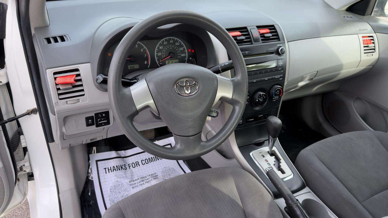 Toyota Corolla 4dr Sdn Man (Natl) 2010