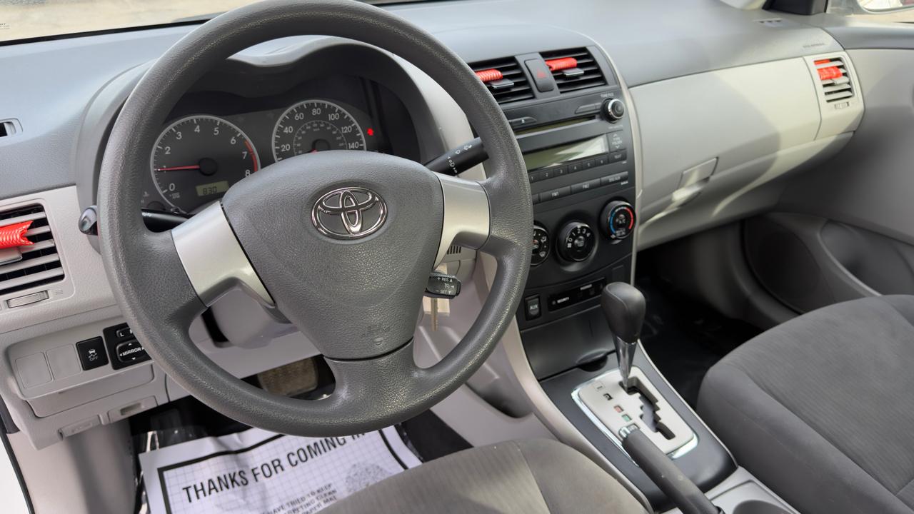 Toyota Corolla 4dr Sdn Man (Natl) 2010