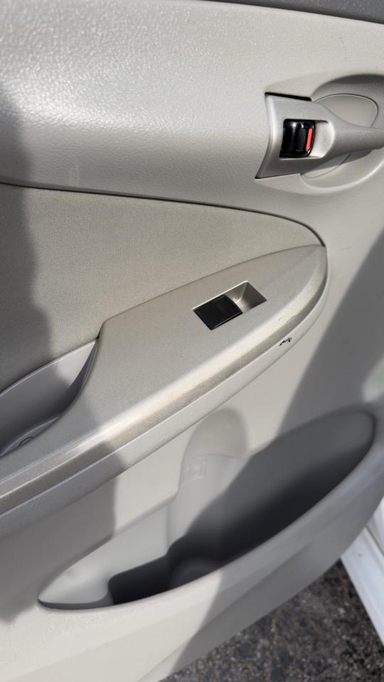 Toyota Corolla 4dr Sdn Man (Natl) 2010