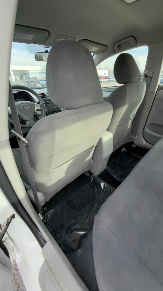 Toyota Corolla 4dr Sdn Man (Natl) 2010